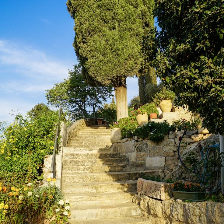 Outdoor terrace seating suitable for families in Rome
